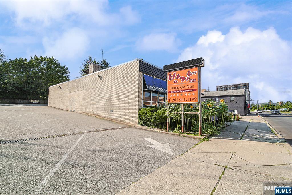 518 Broad Ave, Ridgefield, NJ 07657