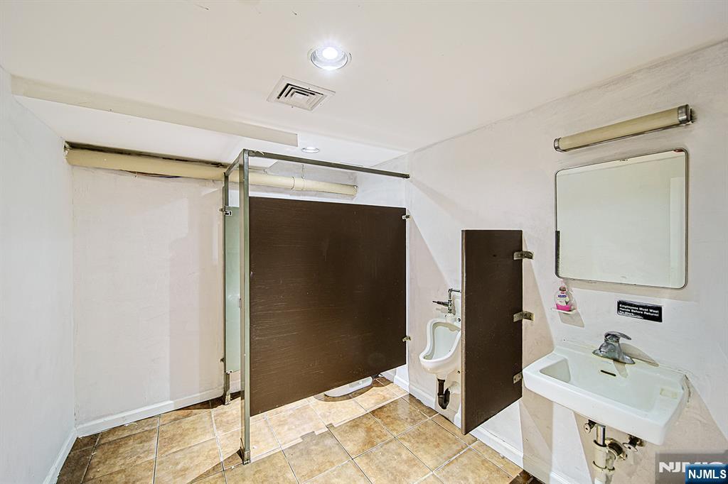 518 Broad Ave, Ridgefield, NJ 07657