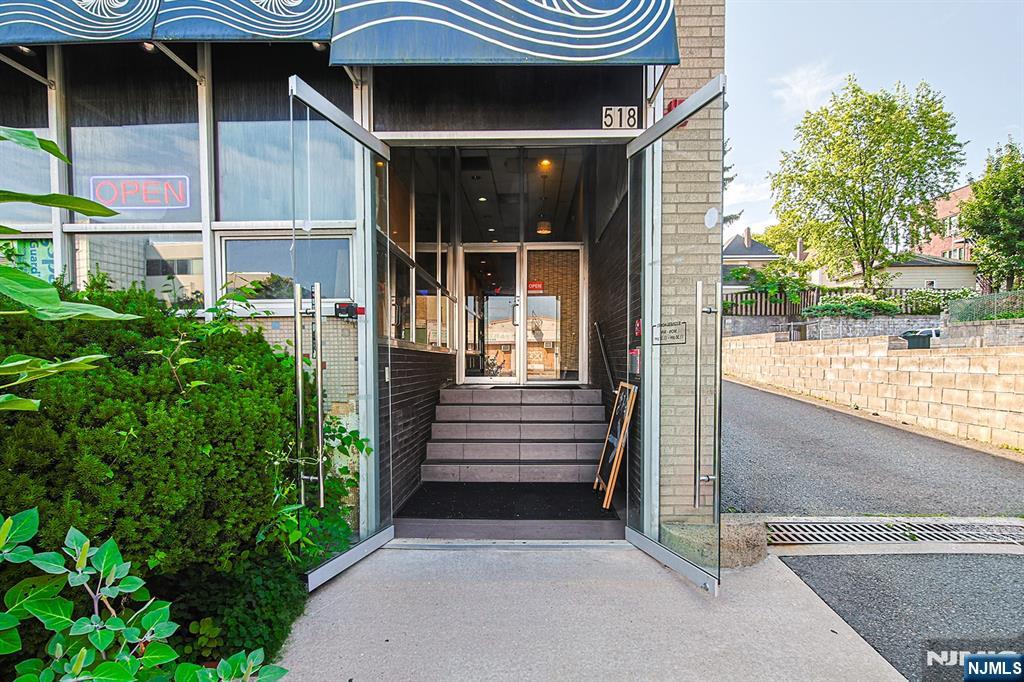 518 Broad Ave, Ridgefield, NJ 07657