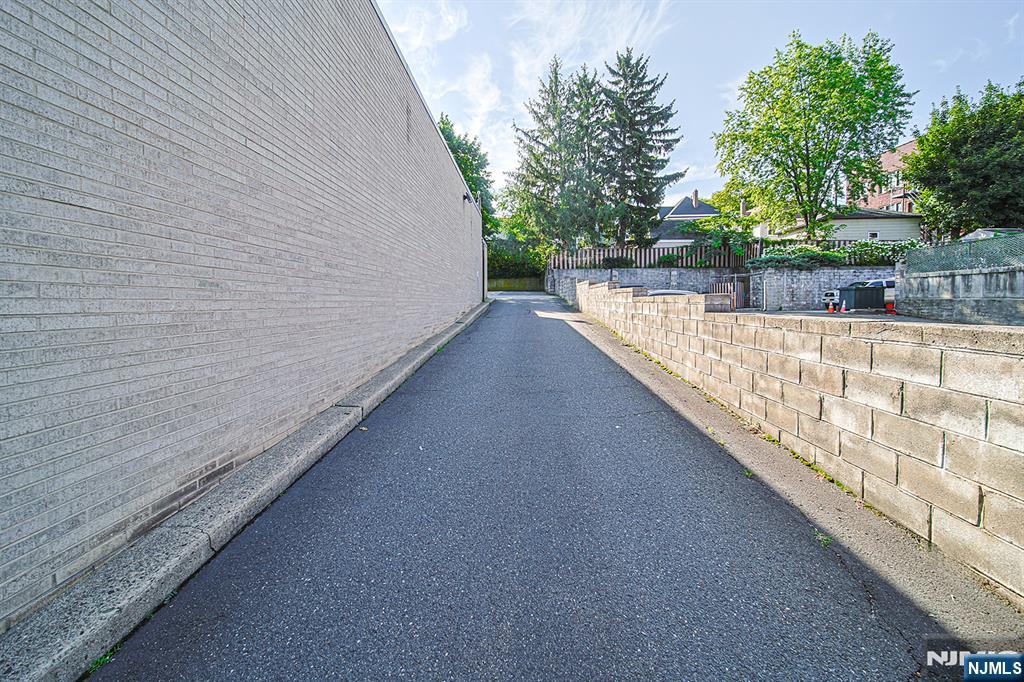 518 Broad Ave, Ridgefield, NJ 07657