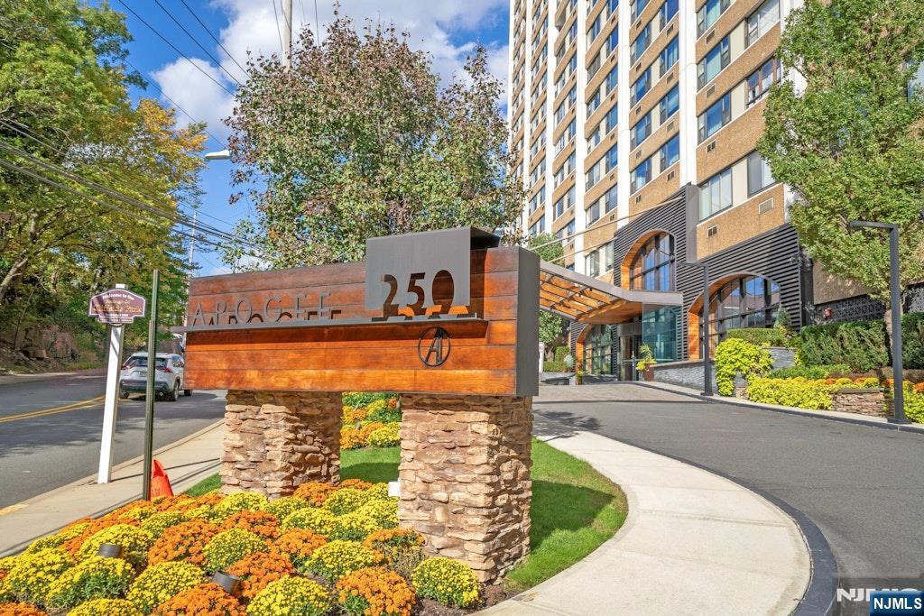 250 Gorge Road 10 J - Photo 1