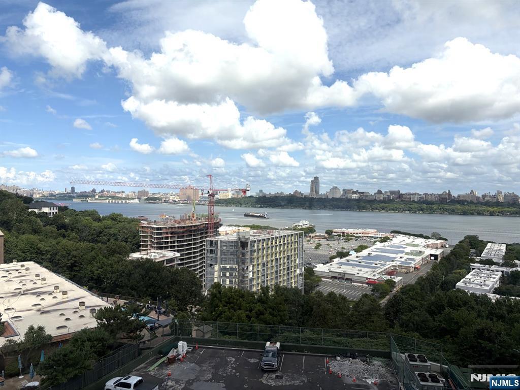 250 Gorge Rd #10 J, Cliffside Park, NJ 07010
