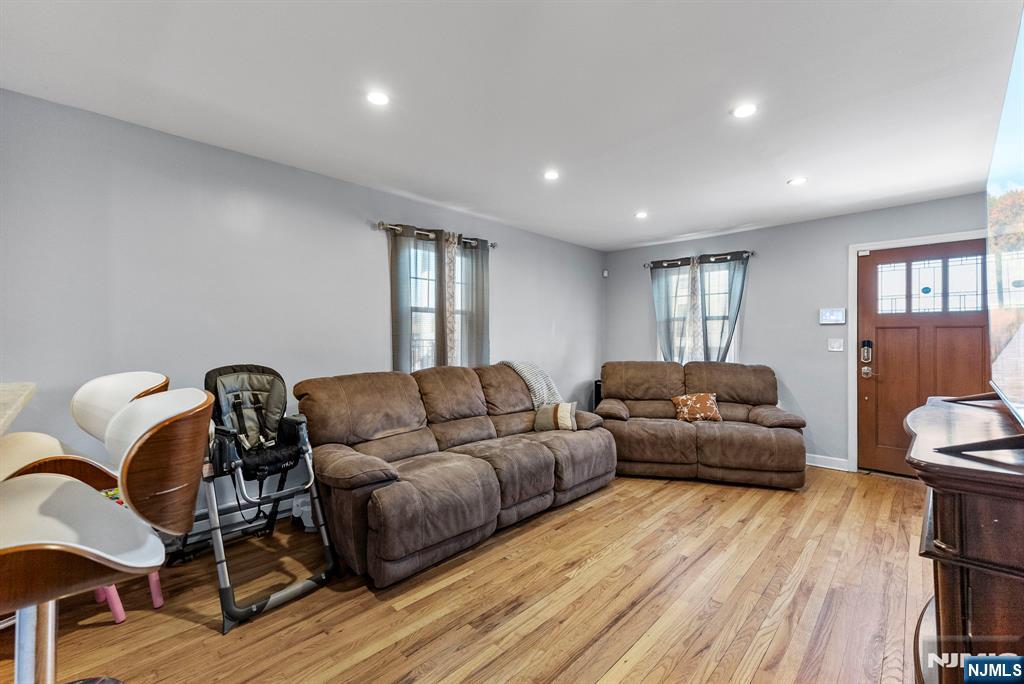 789 Harvard Place - Photo 5