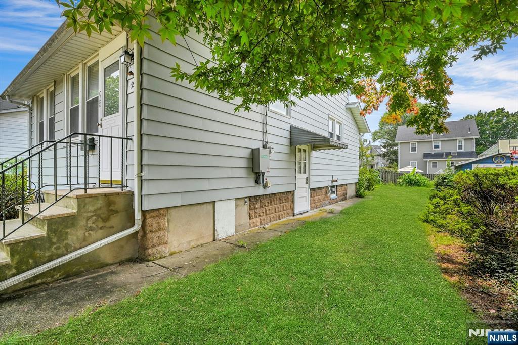 95 Magnolia Ave, Dumont, NJ 07628