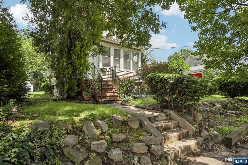 147 Phelps Avenue - Photo 3