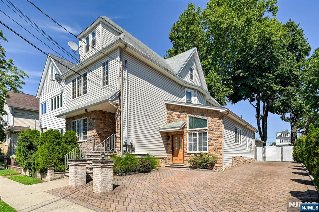 115 Market St, Garfield, NJ 07026