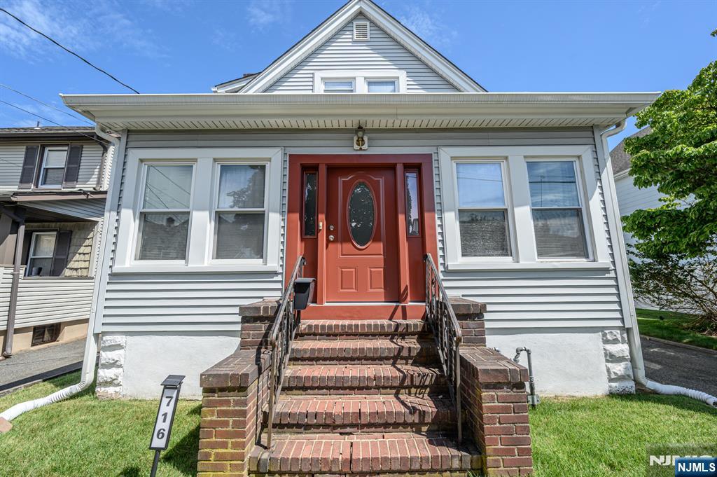 716 4th St, Lyndhurst, NJ 07071