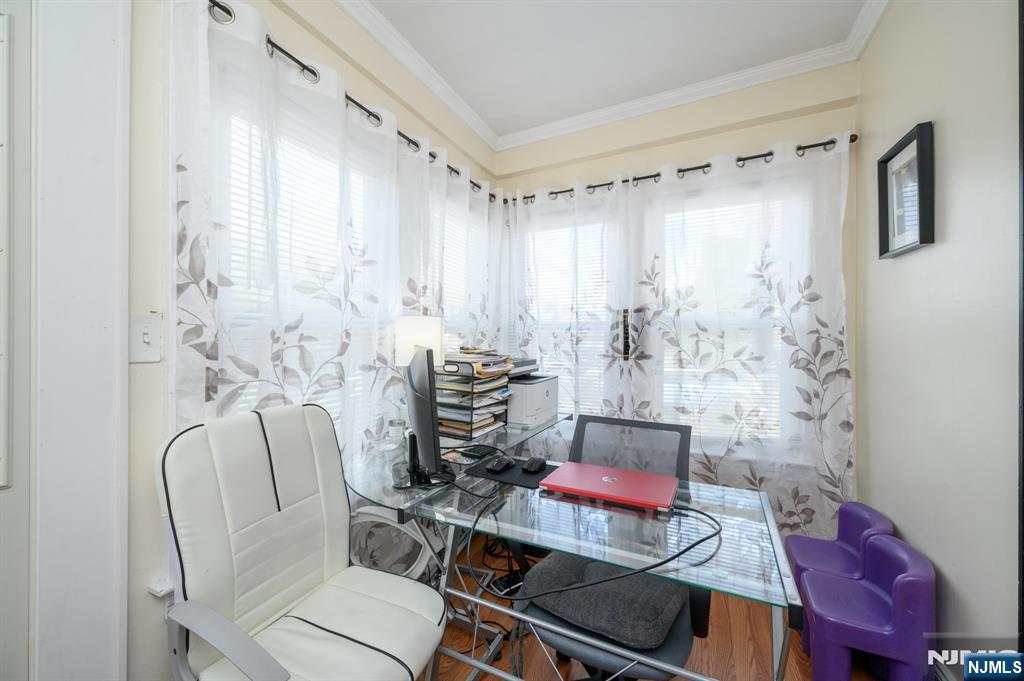 716 4th St, Lyndhurst, NJ 07071