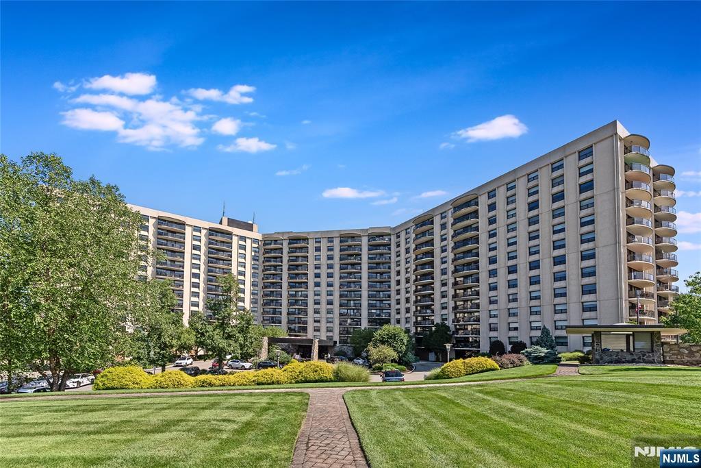 2 Claridge Drive 1NE - Photo 1