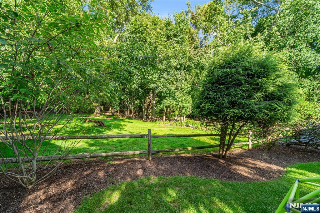 37 Kensington Ave, Norwood, NJ 07648