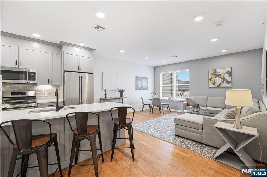 660 Bloomfield Avenue 405 - Photo 1