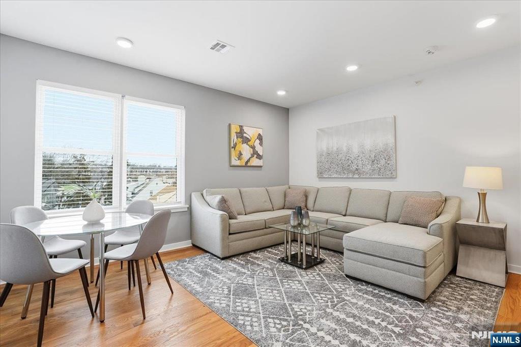 660 Bloomfield Avenue 405 - Photo 2