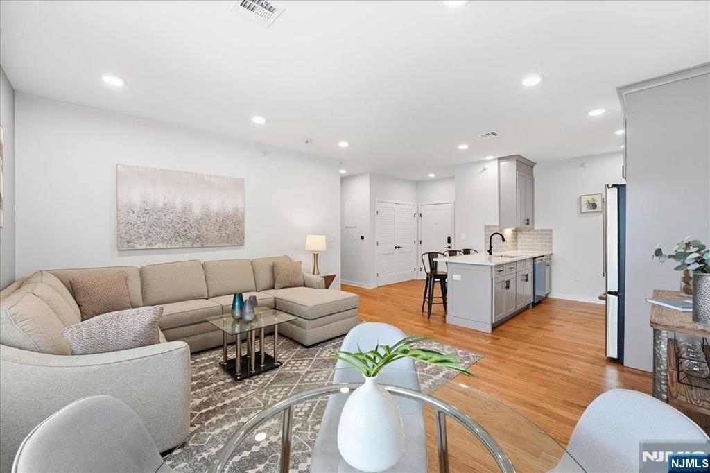 660 Bloomfield Avenue 405 - Photo 4