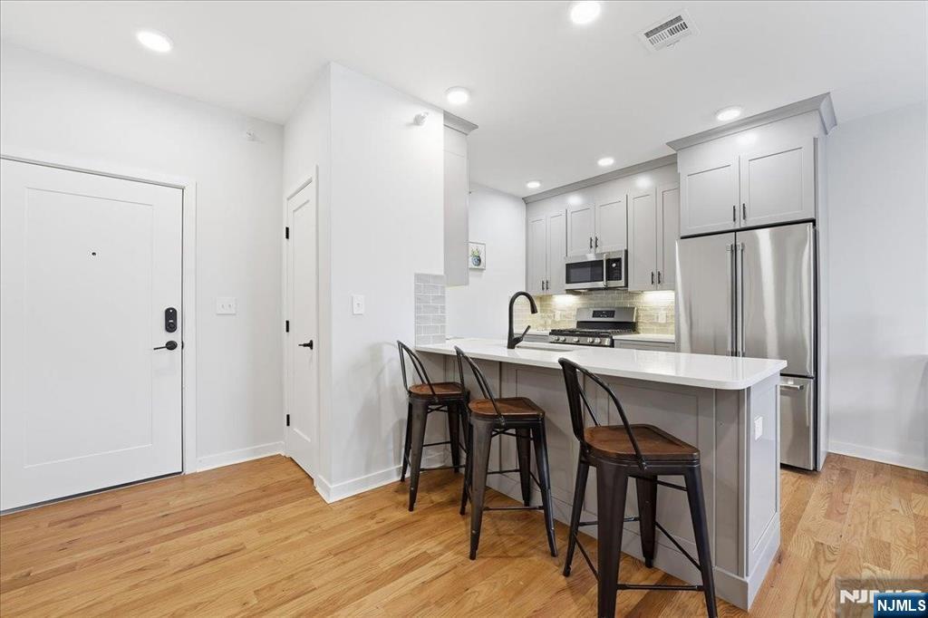 660 Bloomfield Avenue #405
