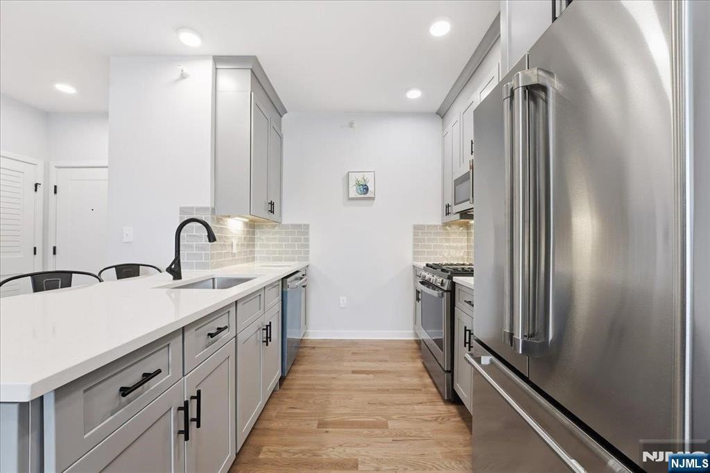 660 Bloomfield Avenue #405