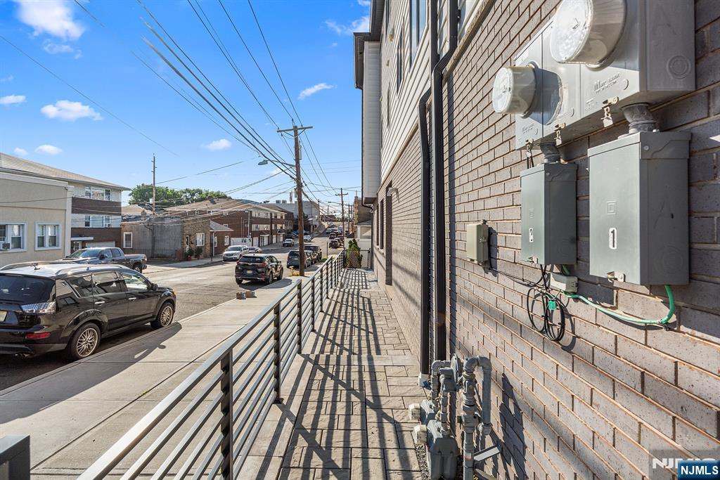 305 8th St #1, Fairview, NJ 07022