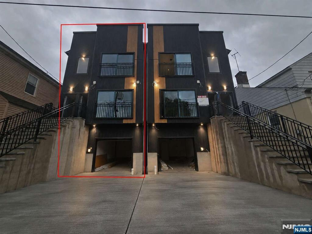 56 Oak Avenue - Photo 1