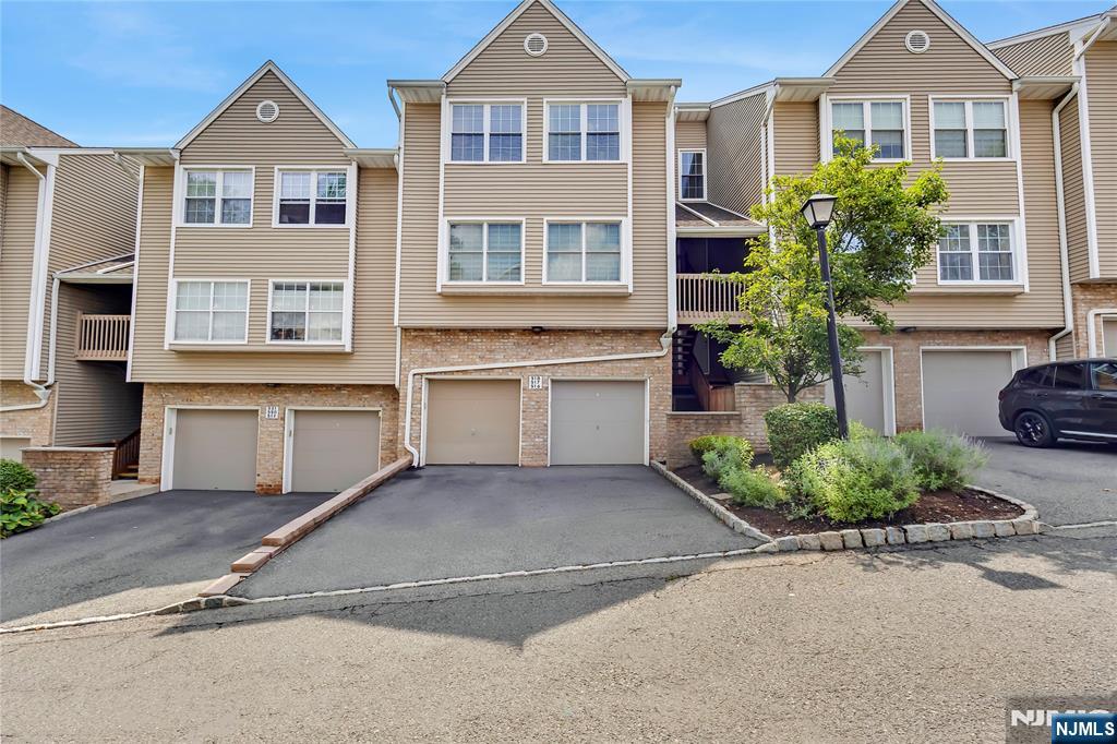 516 Windsor Drive - Photo 1