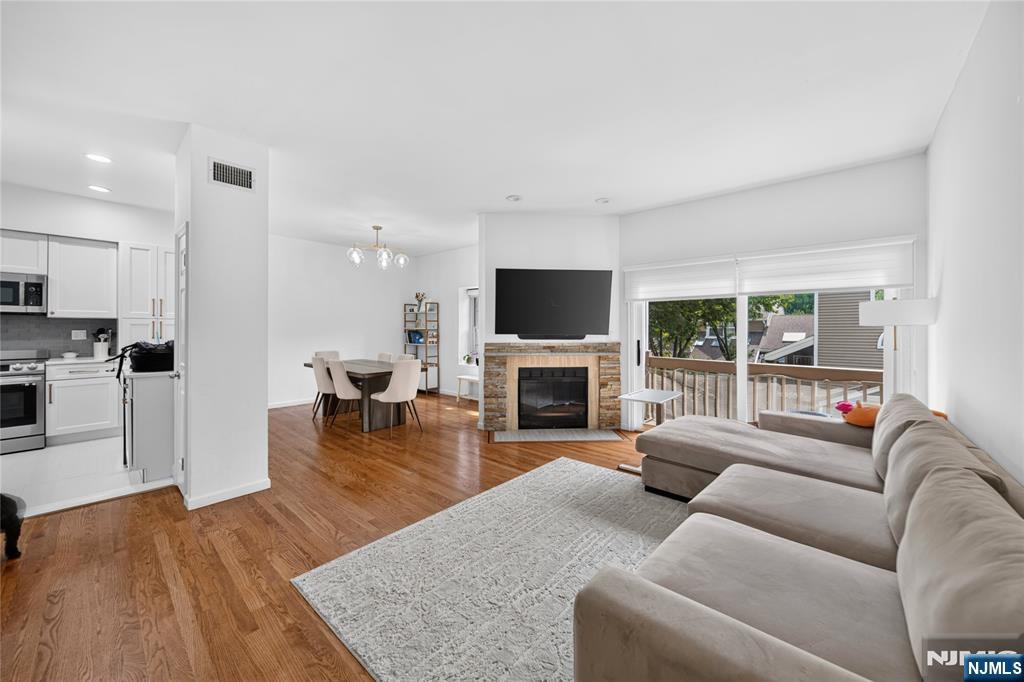 516 Windsor Drive - Photo 2