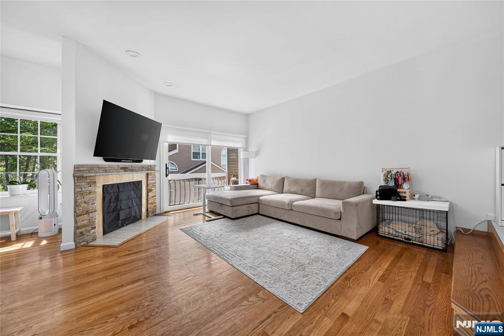 516 Windsor Drive - Photo 3