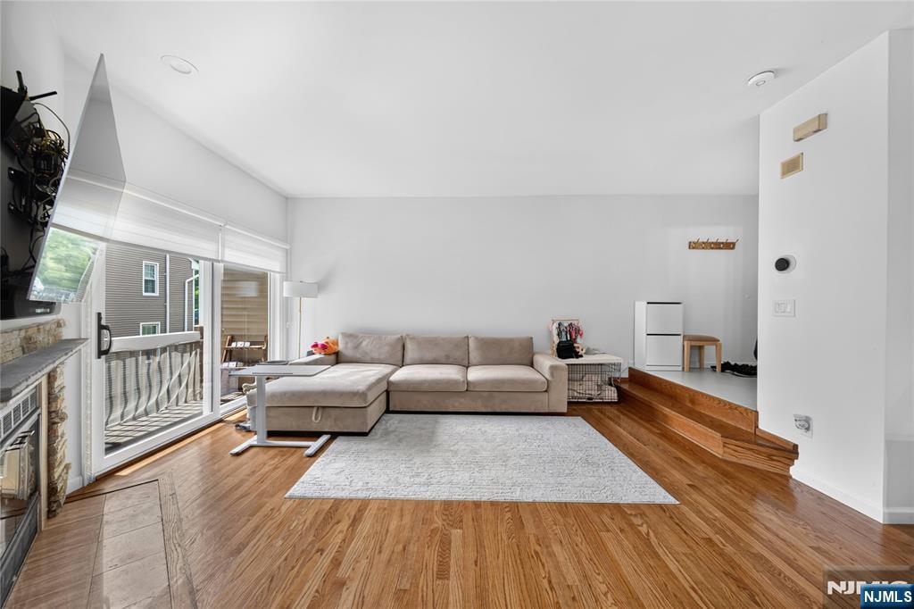516 Windsor Drive - Photo 4