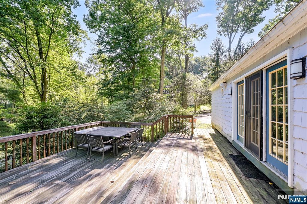Photo 4 of Single family home for sale at 2 Nydam Ln, Franklin Lakes, NJ 07417 | MLS# 26029336 | Listing updated on 2026-09-18
