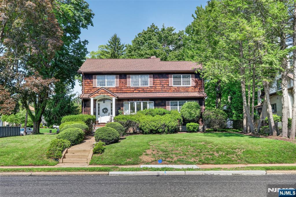 484 Godwin Avenue - Photo 1