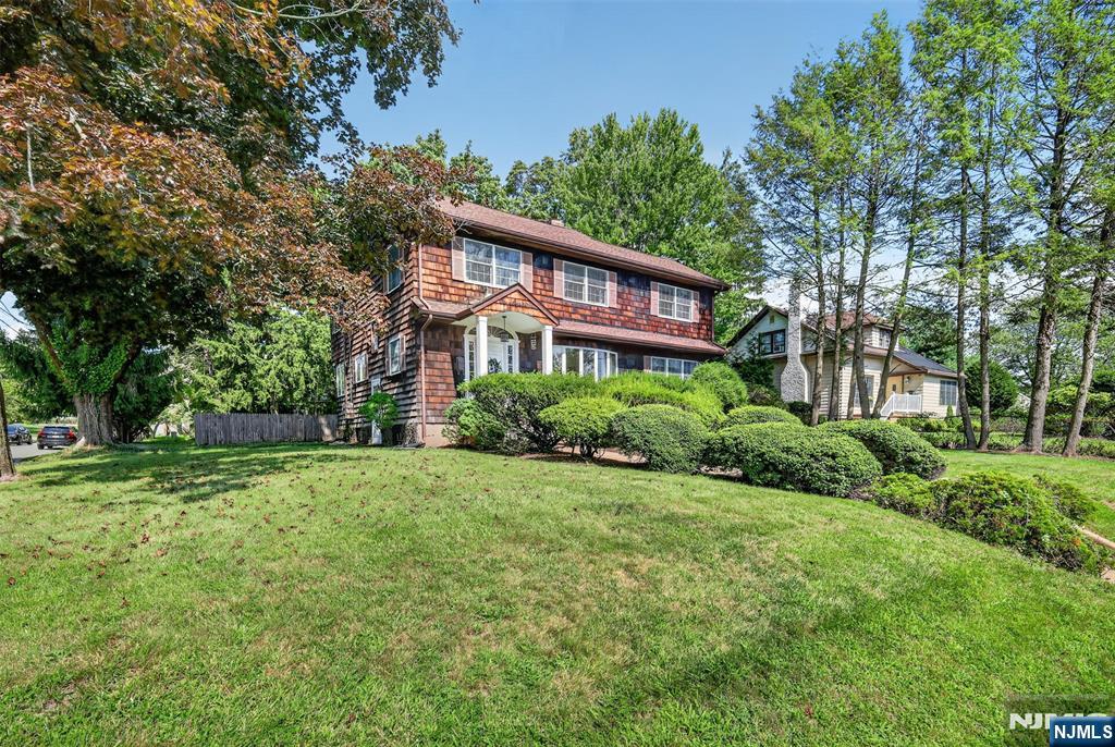 484 Godwin Avenue - Photo 2