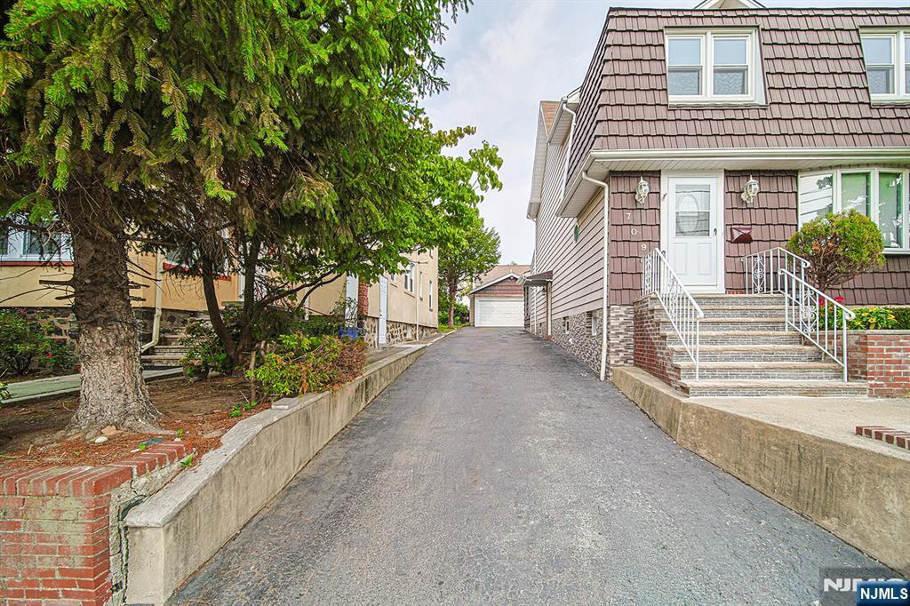 709 Kingsland Avenue - Photo 2