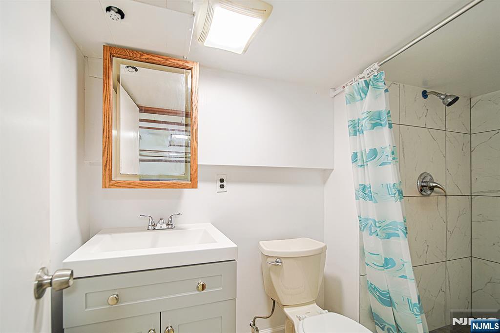 709 Kingsland Ave, Ridgefield, NJ 07657