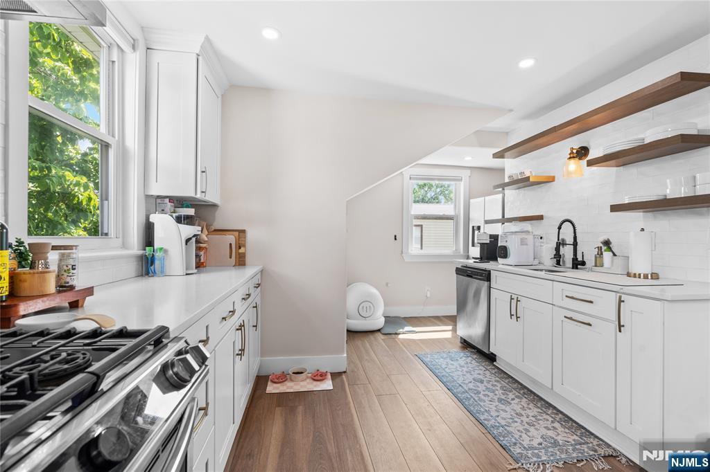 8-35 Lake Street 2 - Photo 2