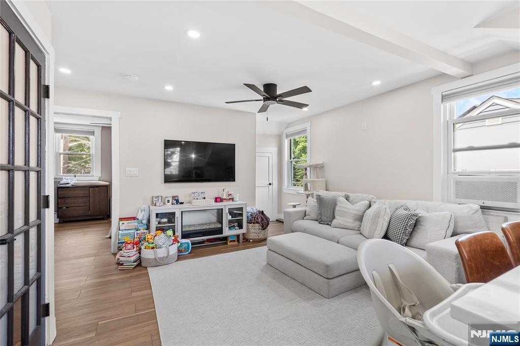 8-35 Lake Street 2 - Photo 4
