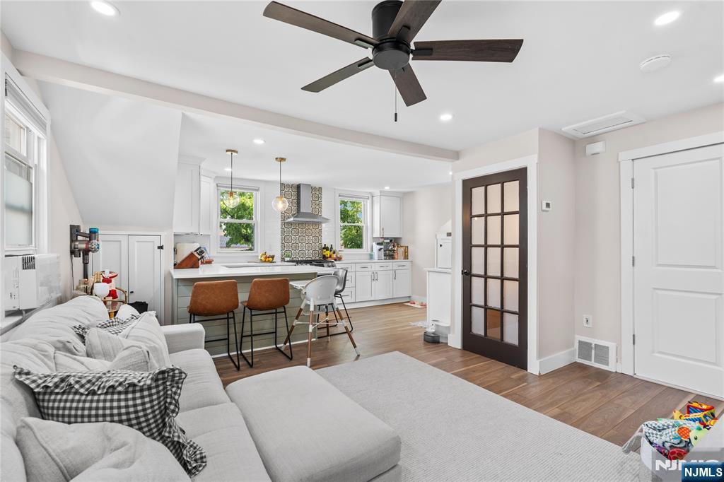 8-35 Lake Street 2 - Photo 5