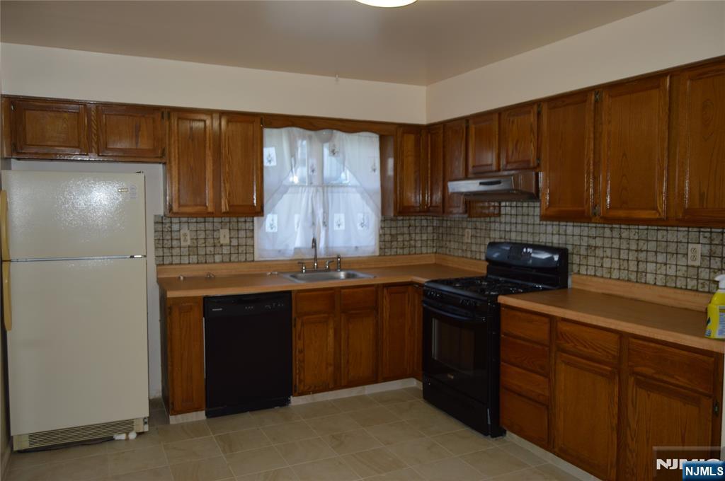 153 Berger Street - Photo 2