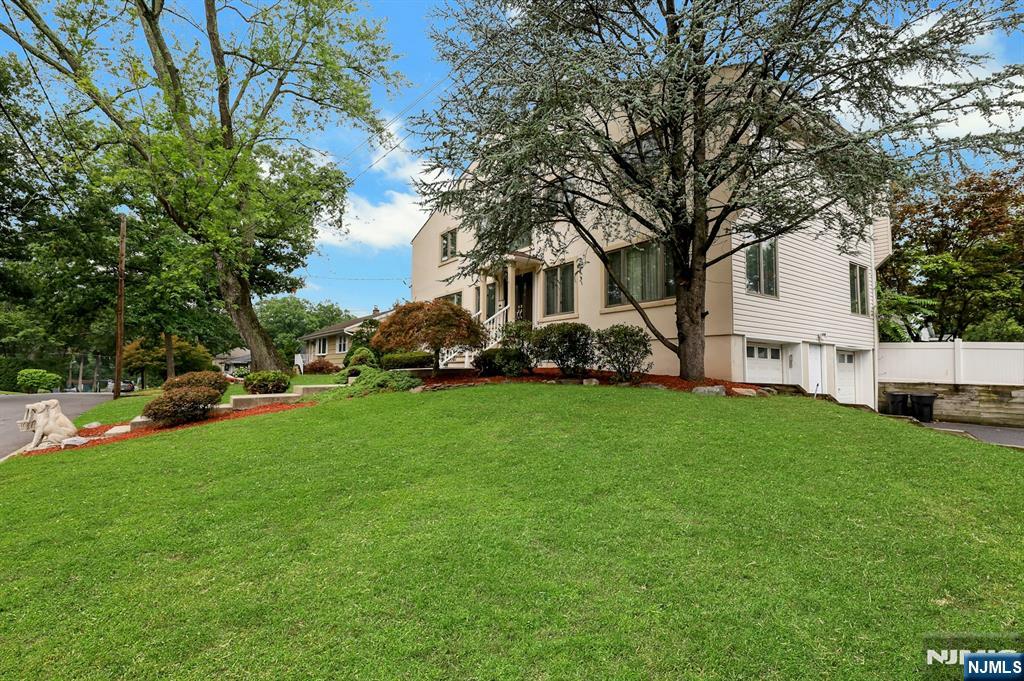 974 Bridge Street - Photo 2