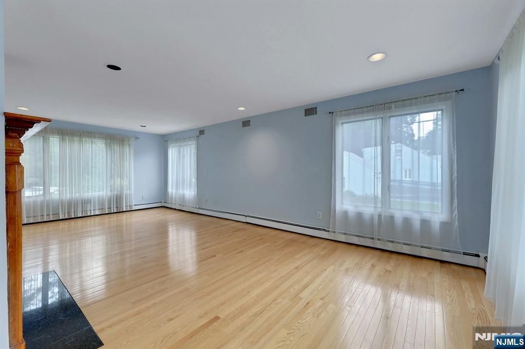 974 Bridge Street - Photo 5