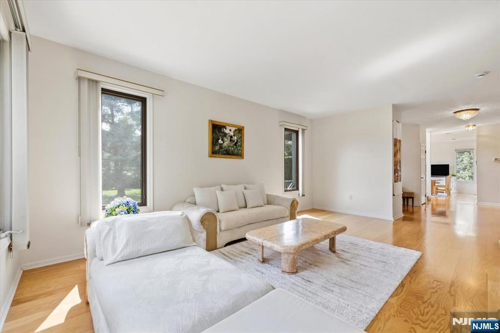 594 Glasmere Road - Photo 5