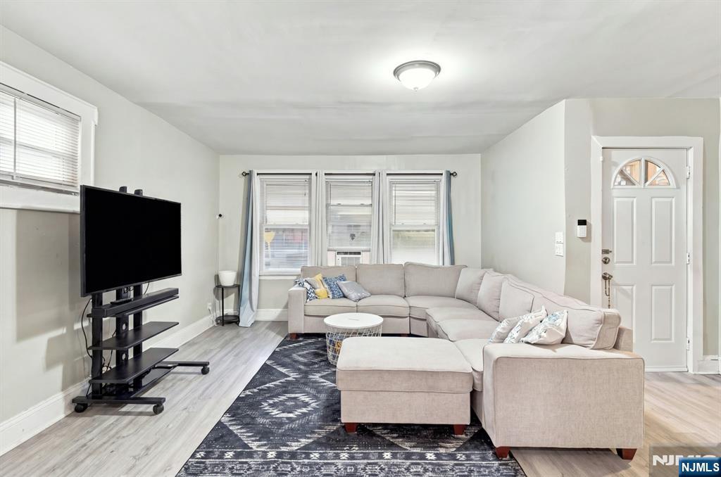 27 Philip Place - Photo 2