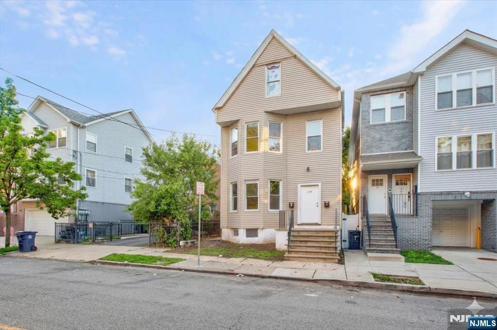 225 10th Street - Photo 2