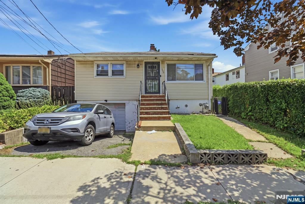312 Stuyvesant Avenue - Photo 1