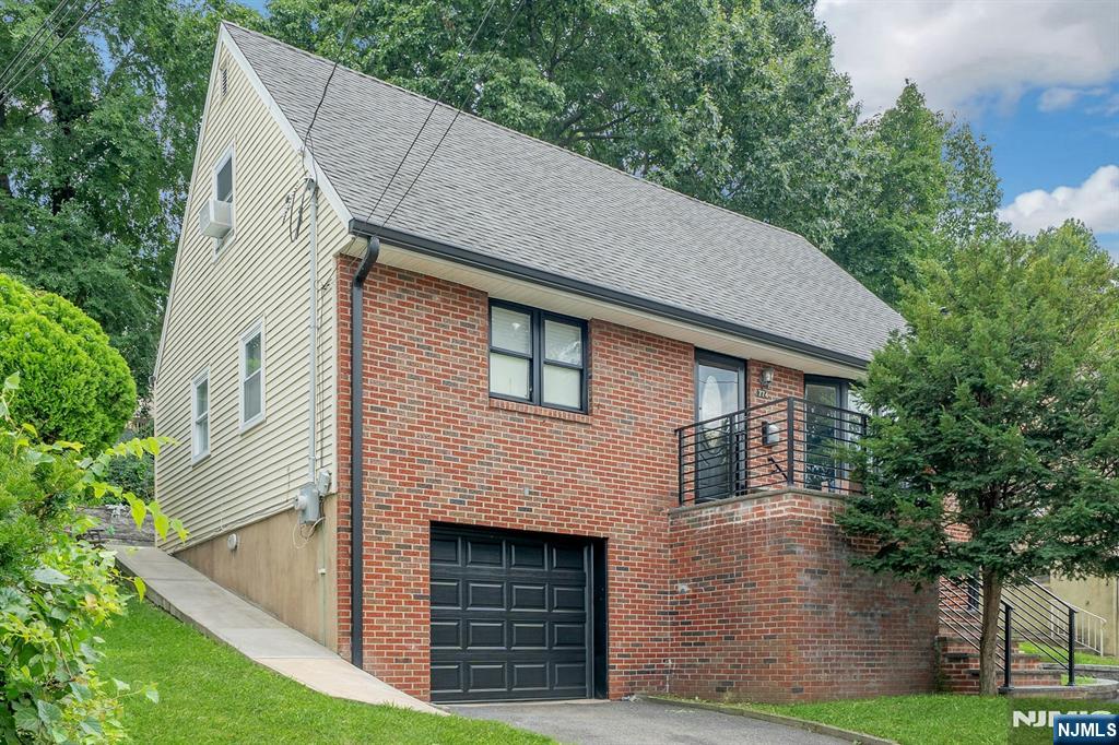 774 Ravenhill Pl, Ridgefield, NJ 07657