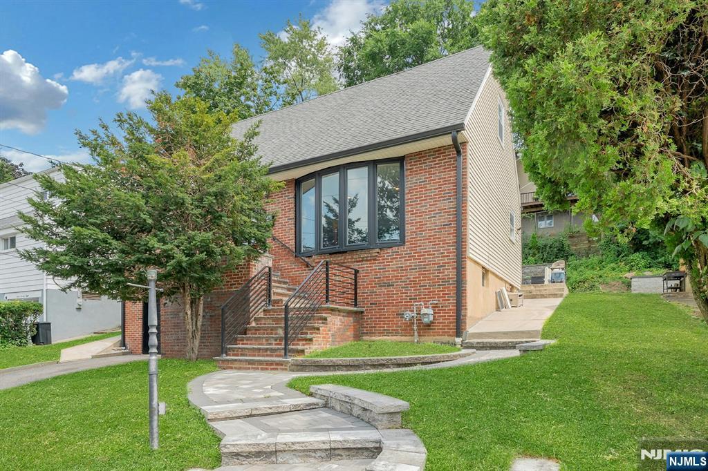 774 Ravenhill Pl, Ridgefield, NJ 07657