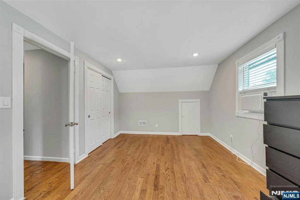 774 Ravenhill Pl, Ridgefield, NJ 07657