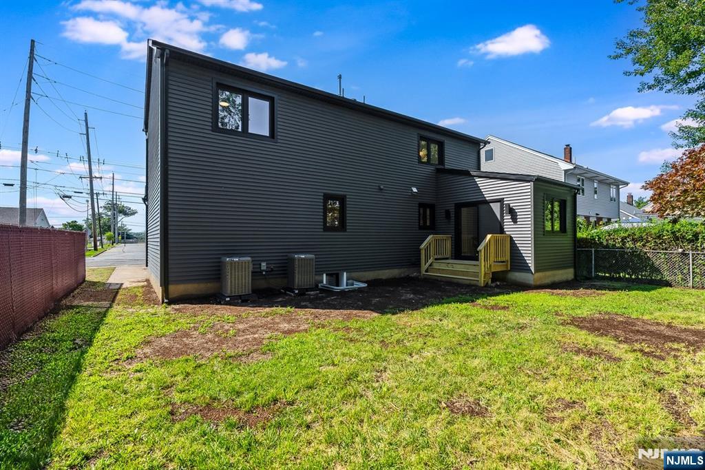 17-19 Berdan Ave, Fair Lawn, NJ 07410
