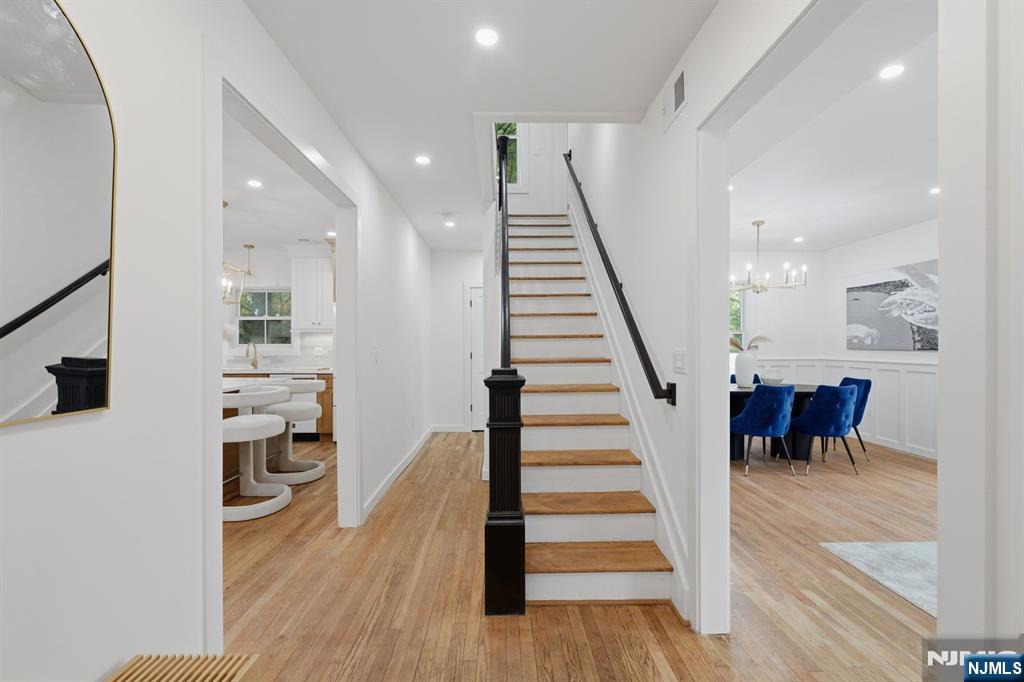 166 Lincoln Street - Photo 2