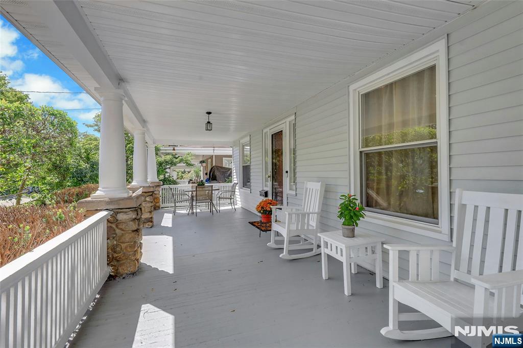 144 Lincoln Avenue - Photo 3
