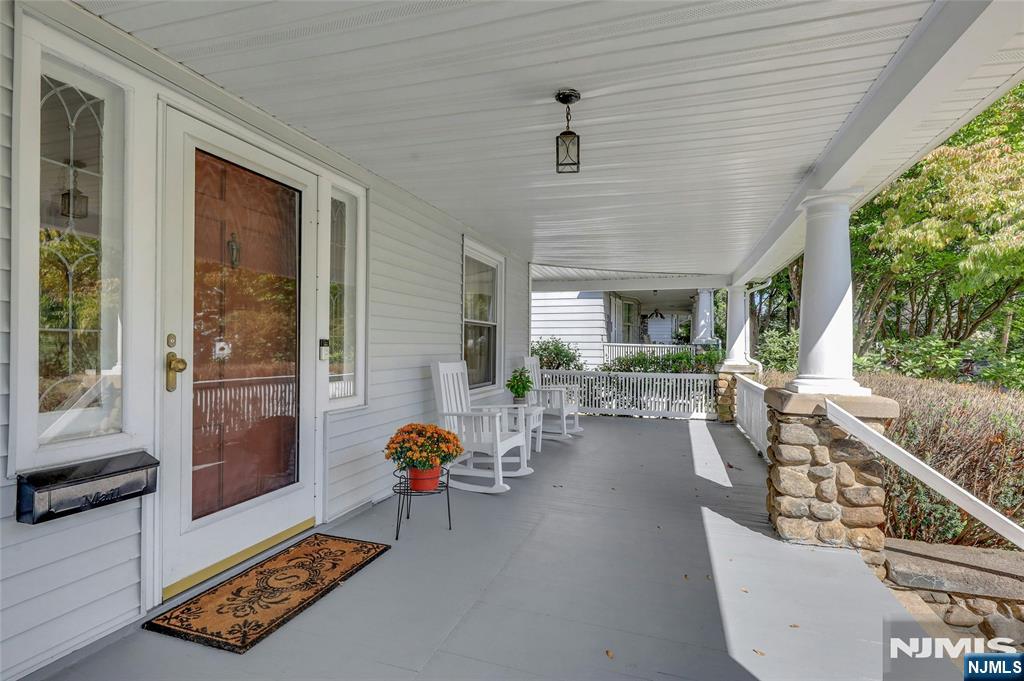 144 Lincoln Avenue - Photo 4