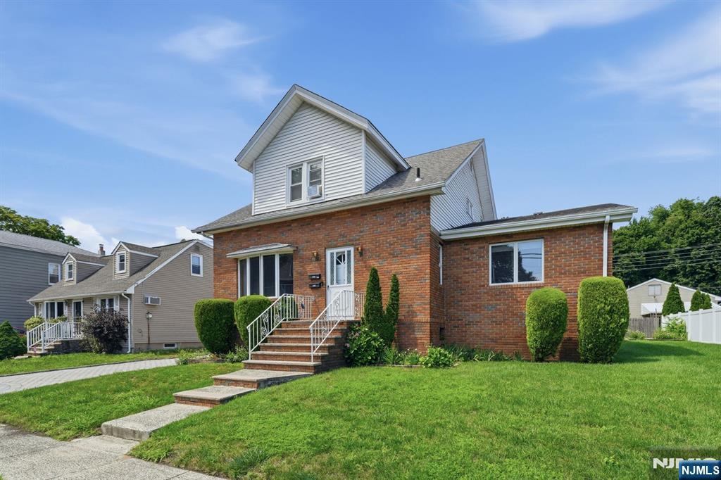 305 Falmouth Avenue - Photo 3