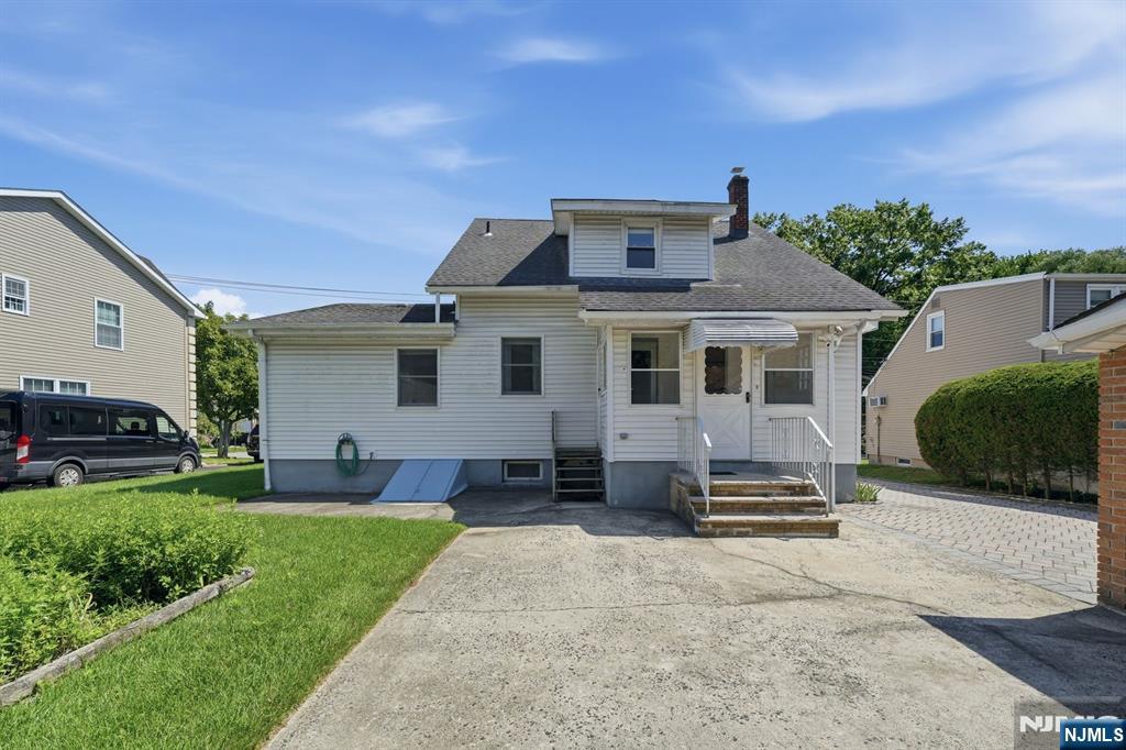305 Falmouth Ave, Elmwood Park, NJ 07407