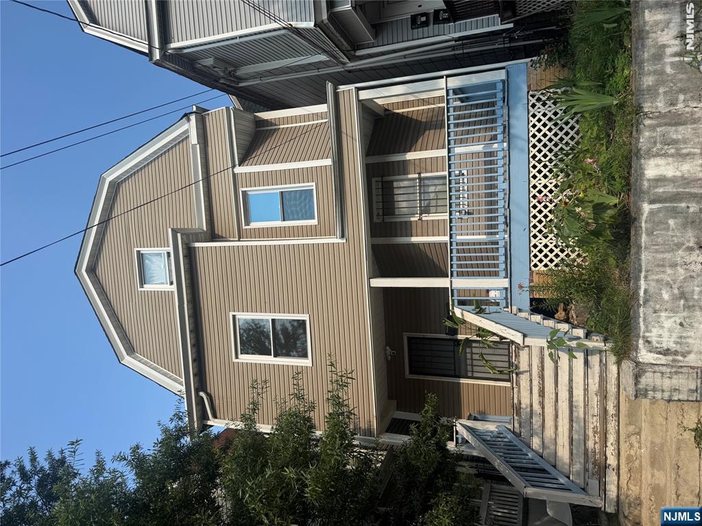 482 16th Street - Photo 1